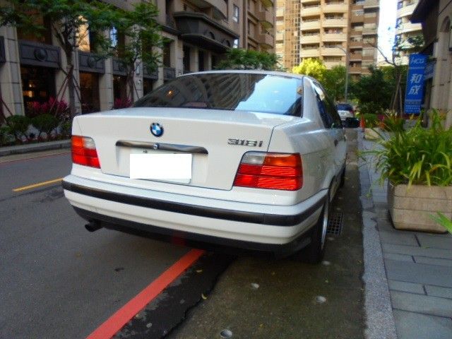 Bmw 寶馬中古車 二手車 實車實價 就到81嚴選 81汽車