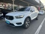 2022 Volvo XC40 B4 Mometum 2...