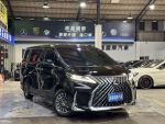 正2021年 Lexus LM 300h七人座