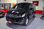 低里程，短軸，LED頭燈、ACC跟車、盲點偵測、雙區電滑門，中央多功能摺疊桌