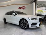 2023 VOLVO V60 B4 Momentum原...