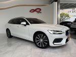 2022 VOLVO V60 B4 Momentum ...