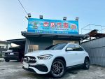僅跑兩萬簡直新車車內螢幕保護貼都未撕  GLA 180AMG買對新古車何必買新車