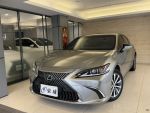 2021 Lexus ES200 頂級版 只跑...